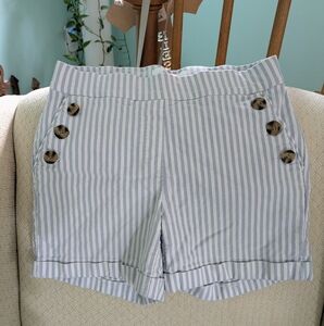 89th & Madison Blue and White Striped Women's Shorts